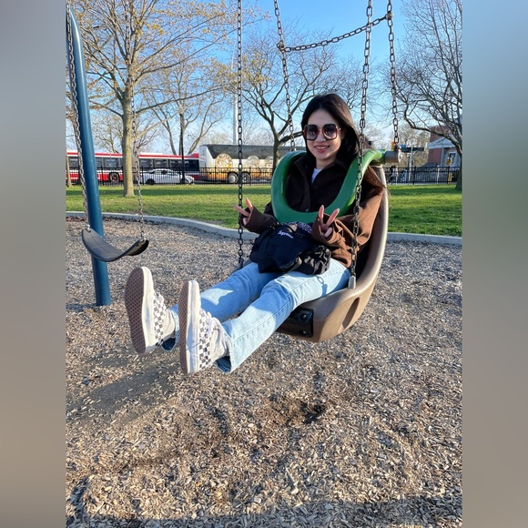 Abbie shops too much - Picture 3 of 14